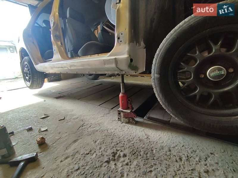 Седан Daewoo Lanos 2002 в Львові