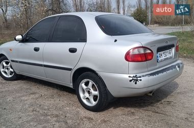Седан Daewoo Lanos 2002 в Малині