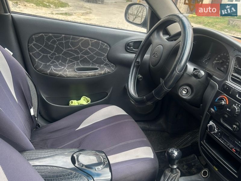 Седан Daewoo Lanos 2002 в Миколаєві
