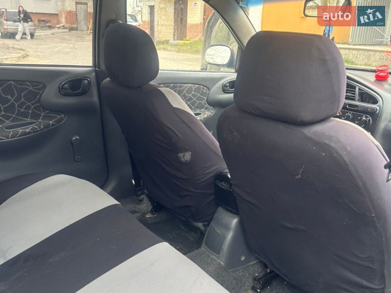Седан Daewoo Lanos 2002 в Миколаєві
