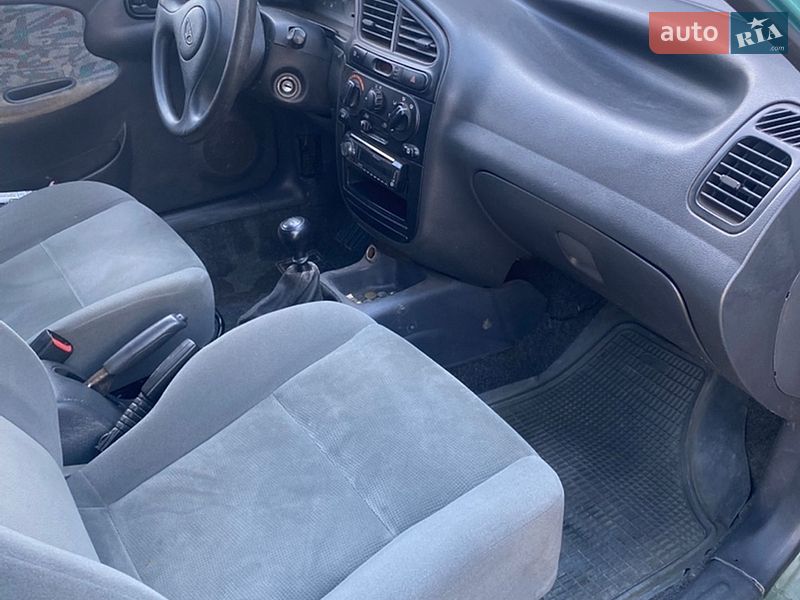 Седан Daewoo Lanos 1998 в Львове