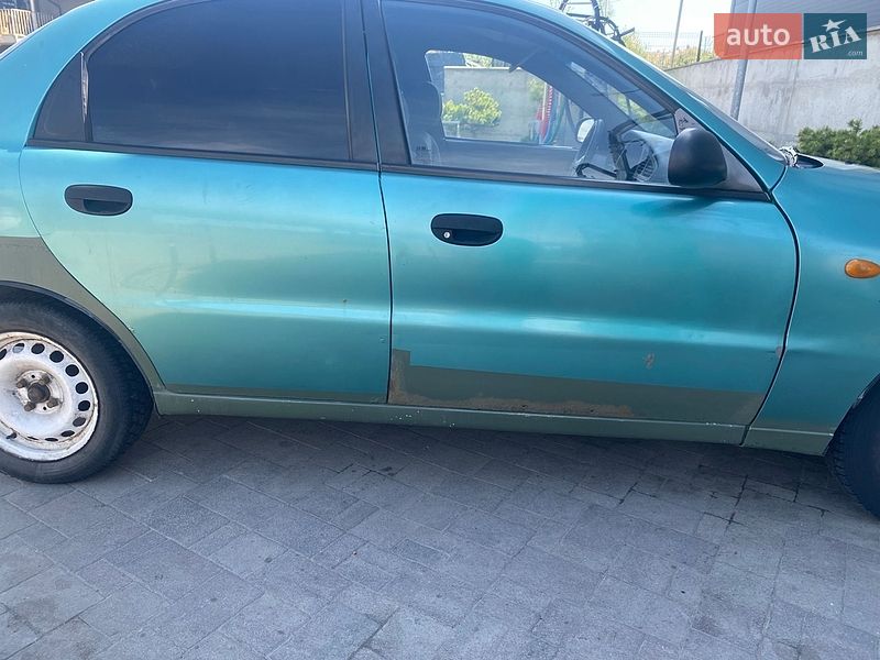 Седан Daewoo Lanos 1998 в Львове