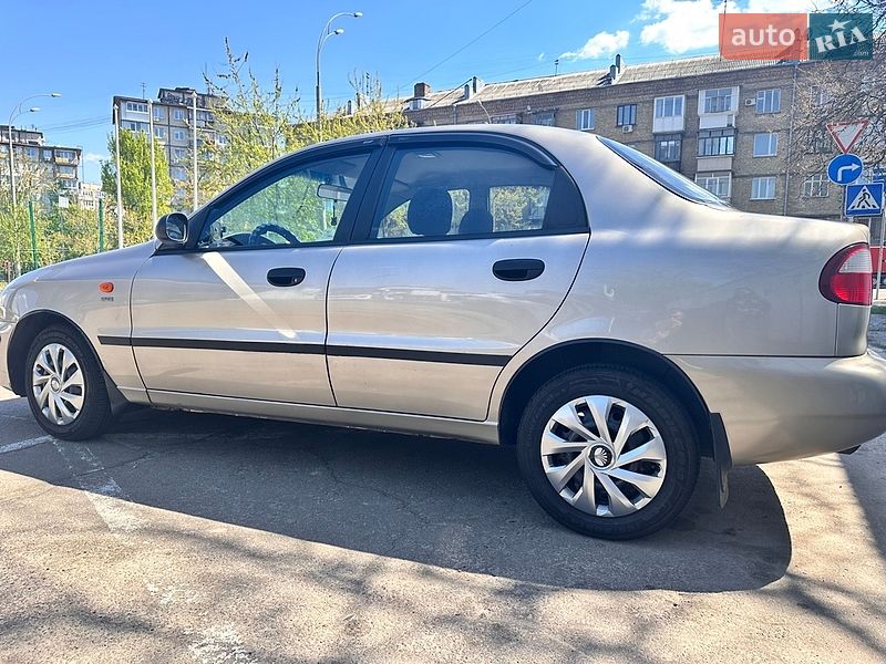 Седан Daewoo Lanos 2004 в Киеве