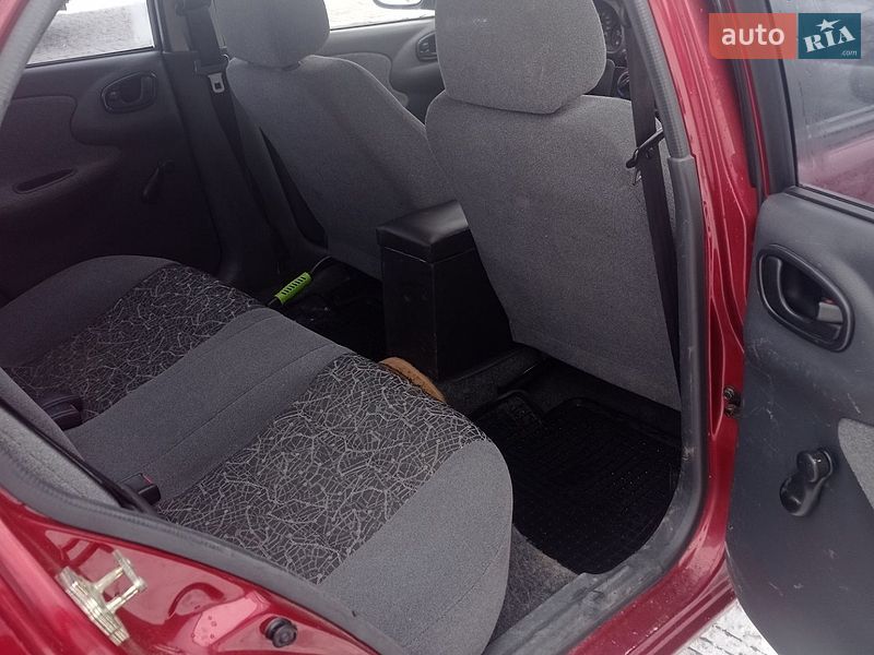 Седан Daewoo Lanos 2006 в Новому Розділі