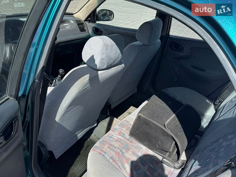 Седан Daewoo Lanos 2002 в Черкассах