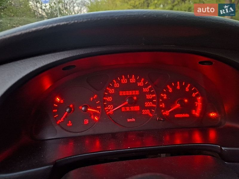 Седан Daewoo Lanos 2001 в Полтаве