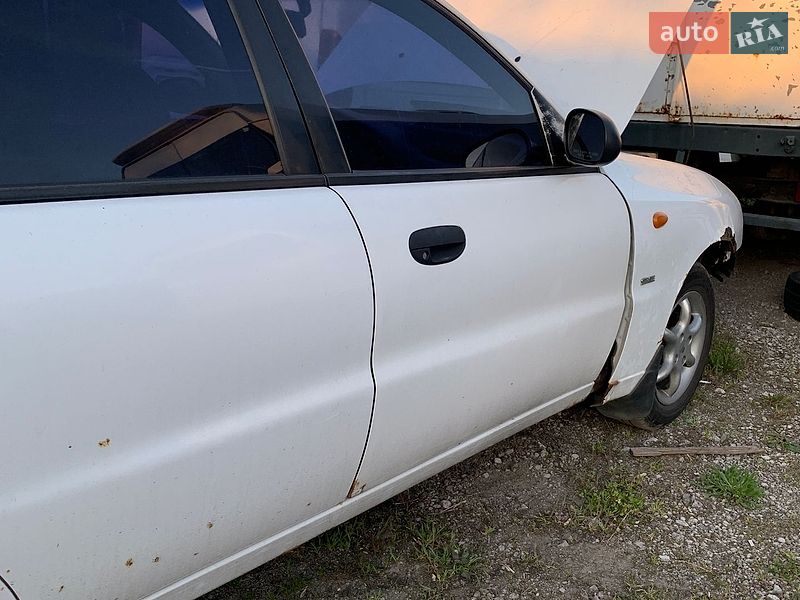 Седан Daewoo Lanos 2000 в Дніпрі