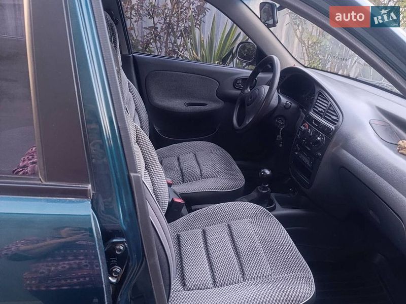 Седан Daewoo Lanos 2004 в Дніпрі