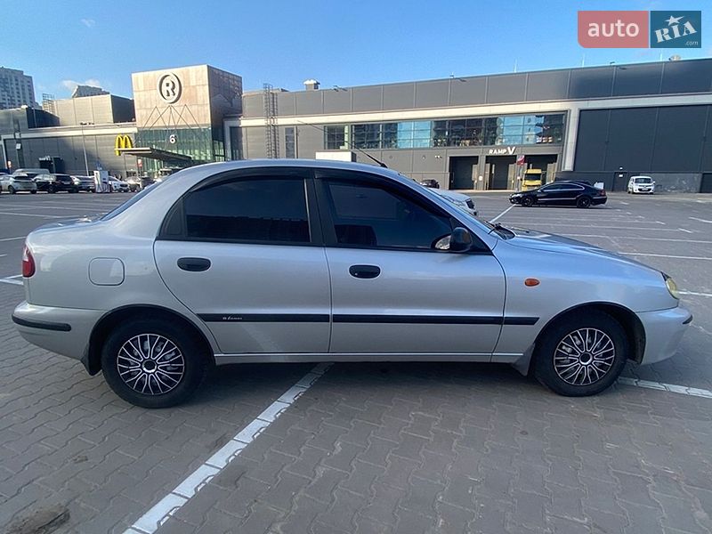 Седан Daewoo Lanos 2004 в Киеве