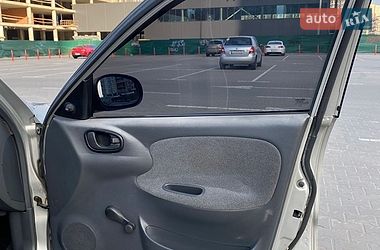 Седан Daewoo Lanos 2004 в Киеве