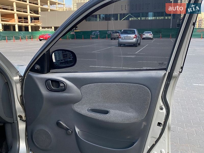 Седан Daewoo Lanos 2004 в Киеве