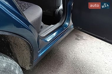 Седан Daewoo Lanos 2001 в Львове