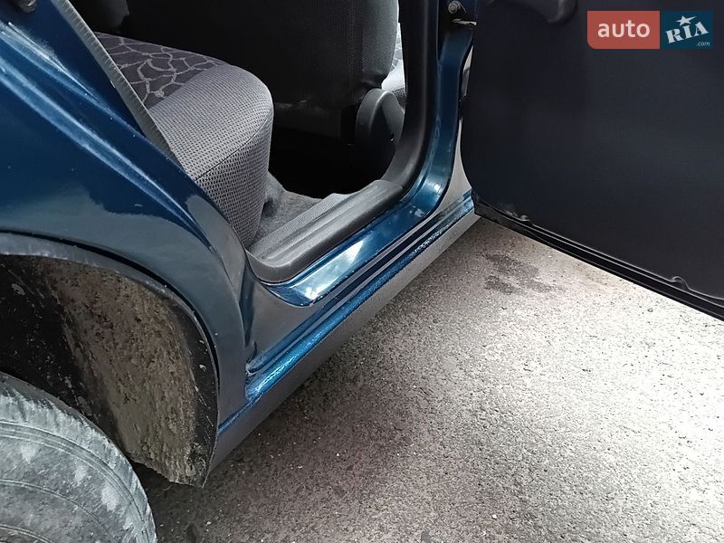 Седан Daewoo Lanos 2001 в Львове