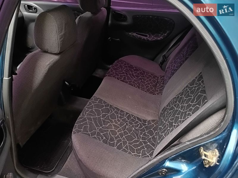 Седан Daewoo Lanos 2001 в Львове