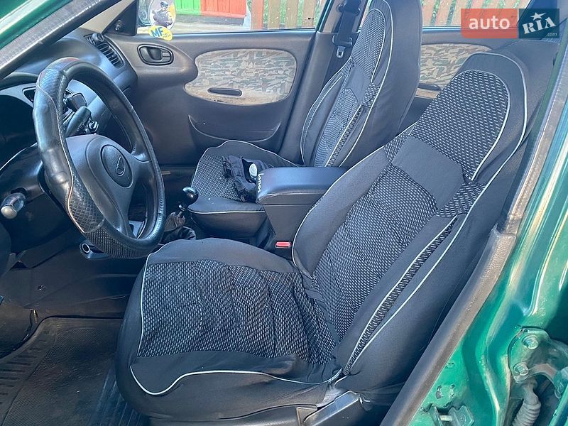 Седан Daewoo Lanos 1998 в Карпиловке