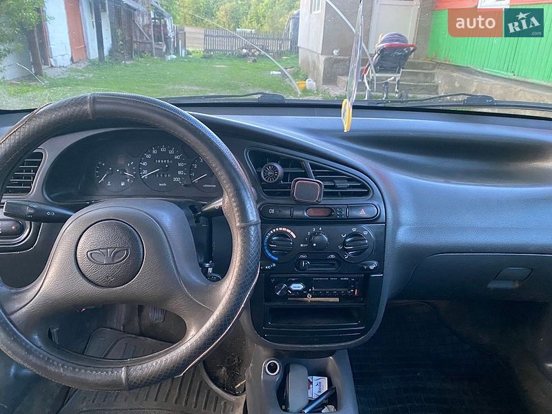 Седан Daewoo Lanos 1998 в Карпиловке