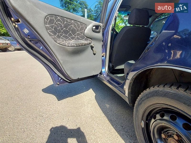 Седан Daewoo Lanos 2003 в Харькове
