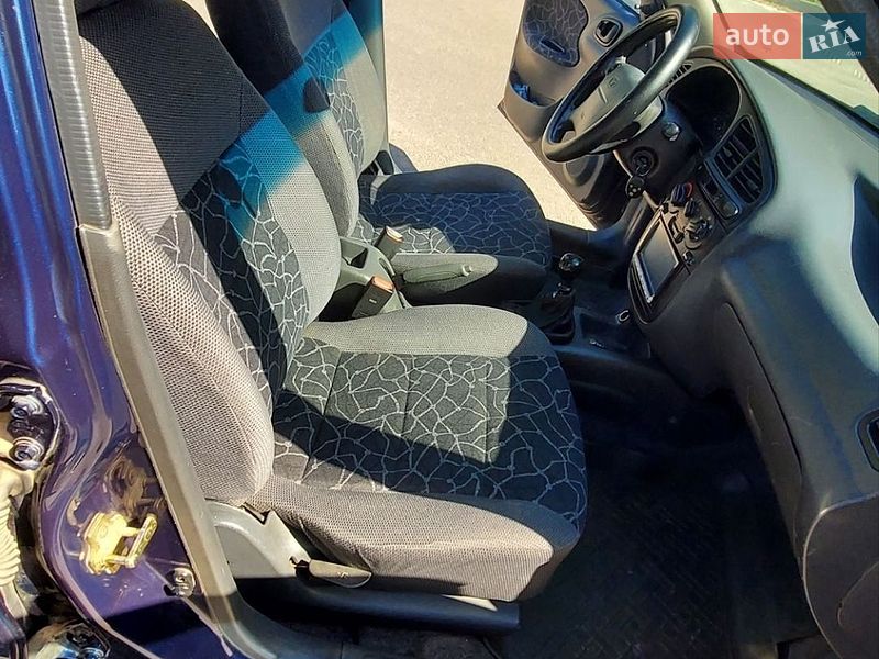 Седан Daewoo Lanos 2003 в Харькове