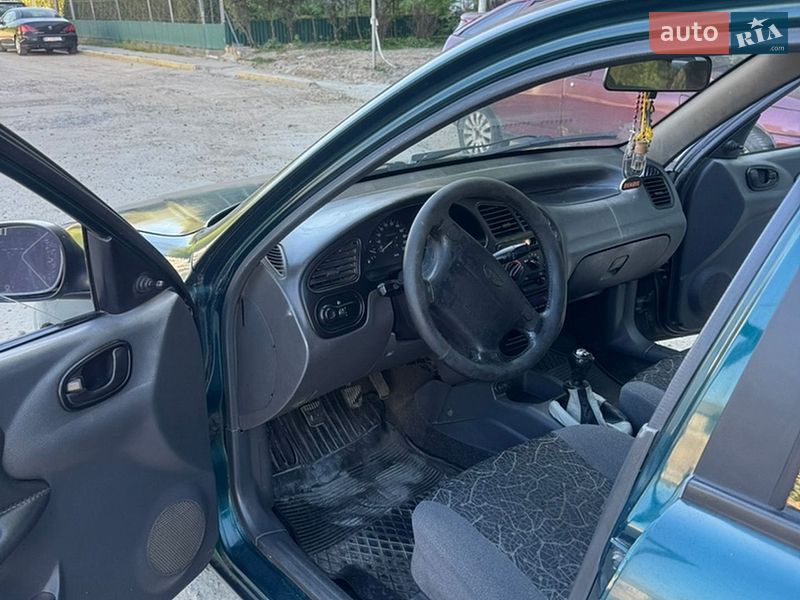 Седан Daewoo Lanos 2004 в Львове