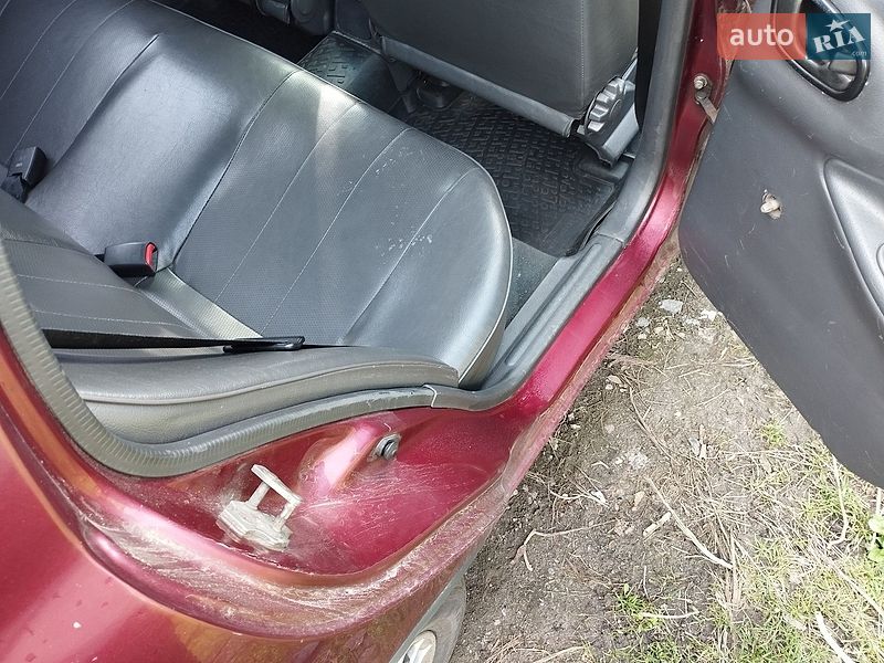 Седан Daewoo Lanos 1998 в Киеве