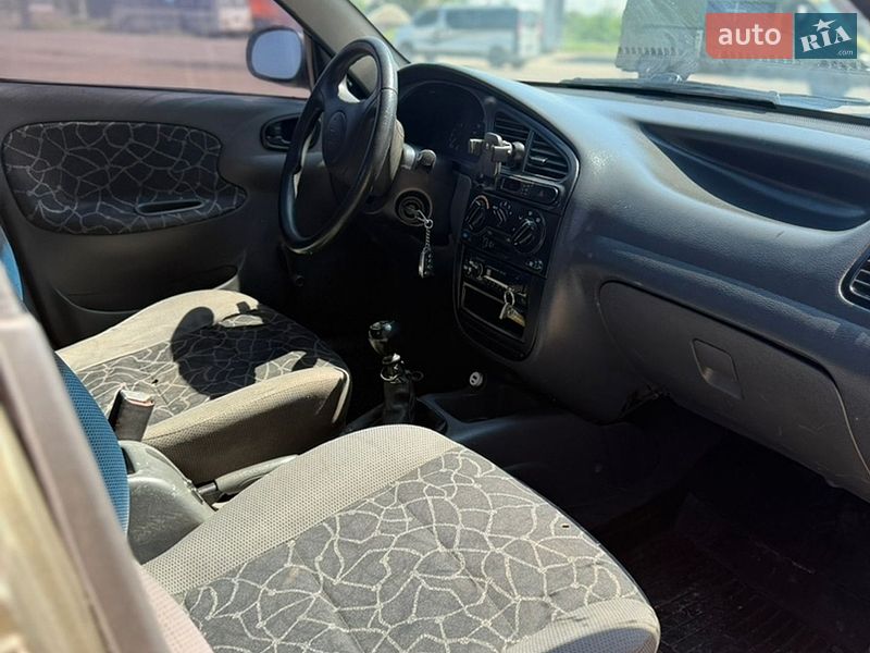 Седан Daewoo Lanos 2002 в Харькове