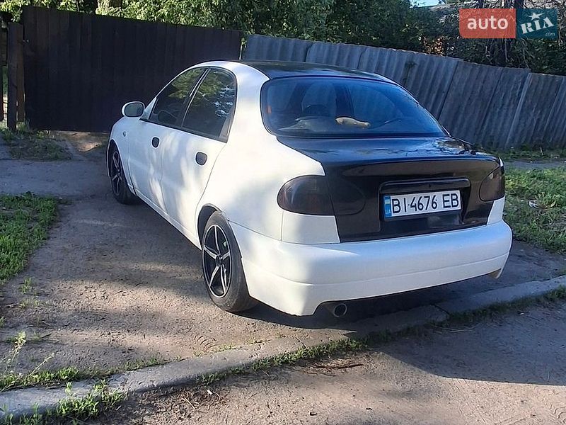 Седан Daewoo Lanos 1998 в Диканьці
