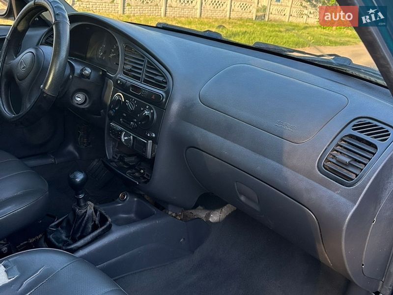 Седан Daewoo Lanos 1999 в Валках