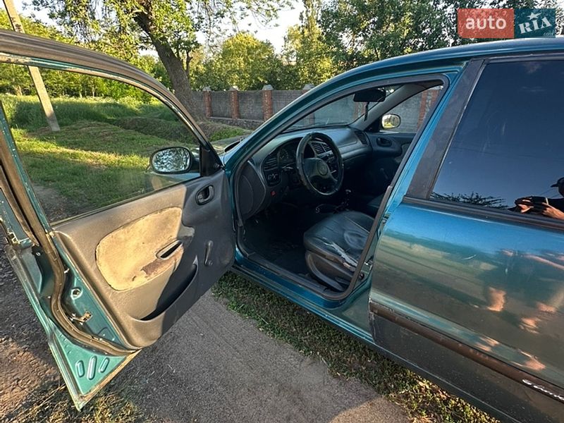 Седан Daewoo Lanos 1999 в Валках