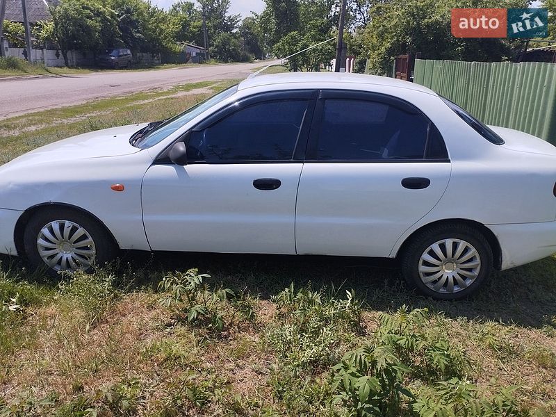 Седан Daewoo Lanos 2003 в Зміїві