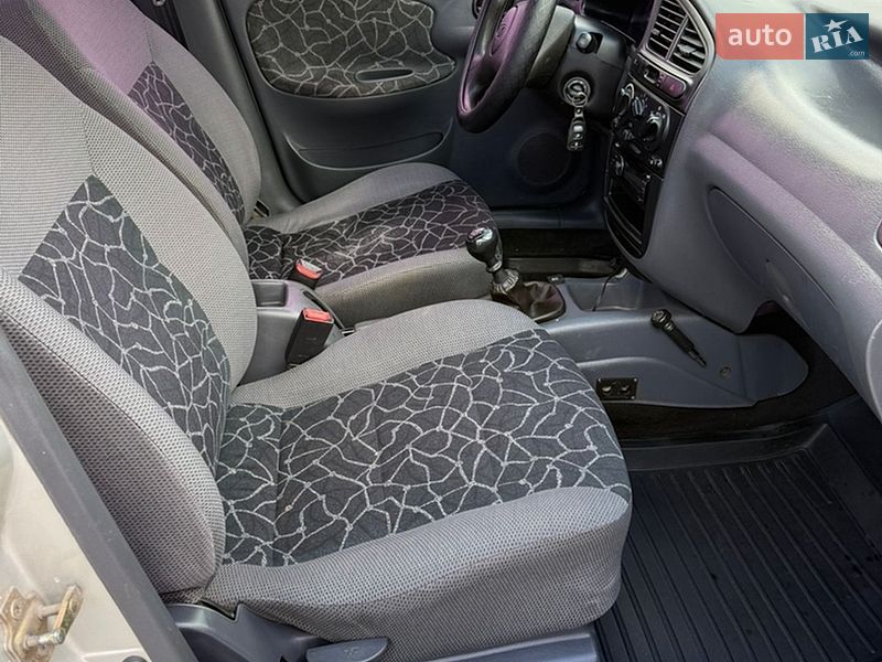 Седан Daewoo Lanos 2003 в Полтаві
