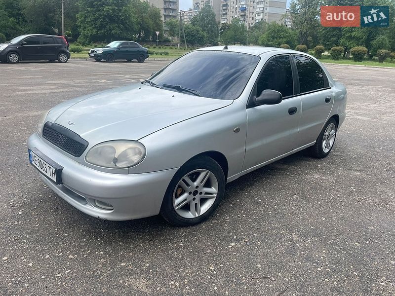 Седан Daewoo Lanos 2004 в Лозовій