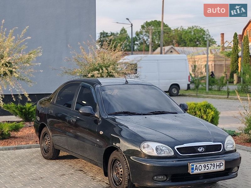 Седан Daewoo Lanos 2013 в Ужгороді