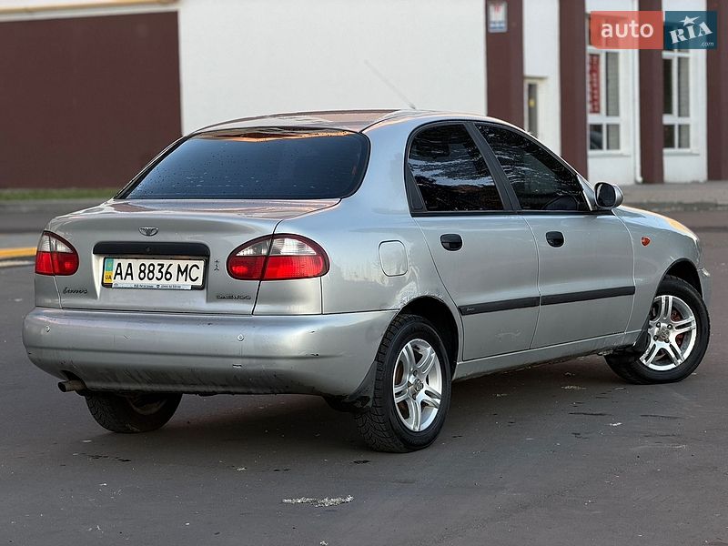 Седан Daewoo Lanos 2002 в Киеве