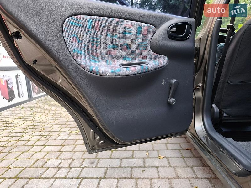Седан Daewoo Lanos 2001 в Коломые