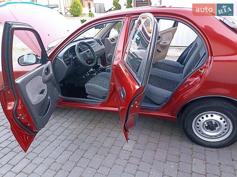 Седан Daewoo Lanos 2004 в Хмельницькому