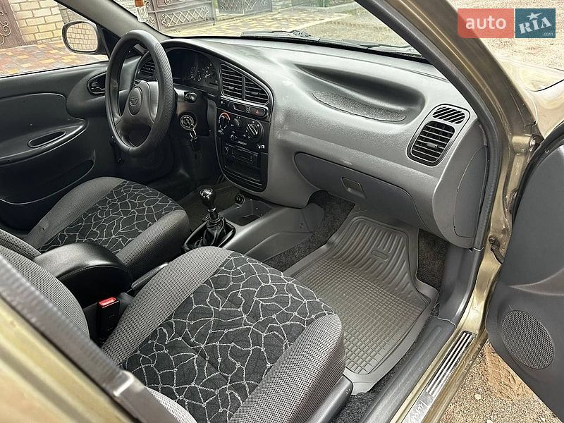 Седан Daewoo Lanos 2004 в Миколаєві