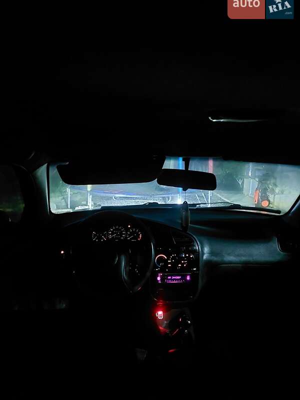 Седан Daewoo Lanos 1998 в Ужгороде