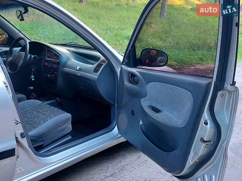 Седан Daewoo Lanos 2004 в Тростянці