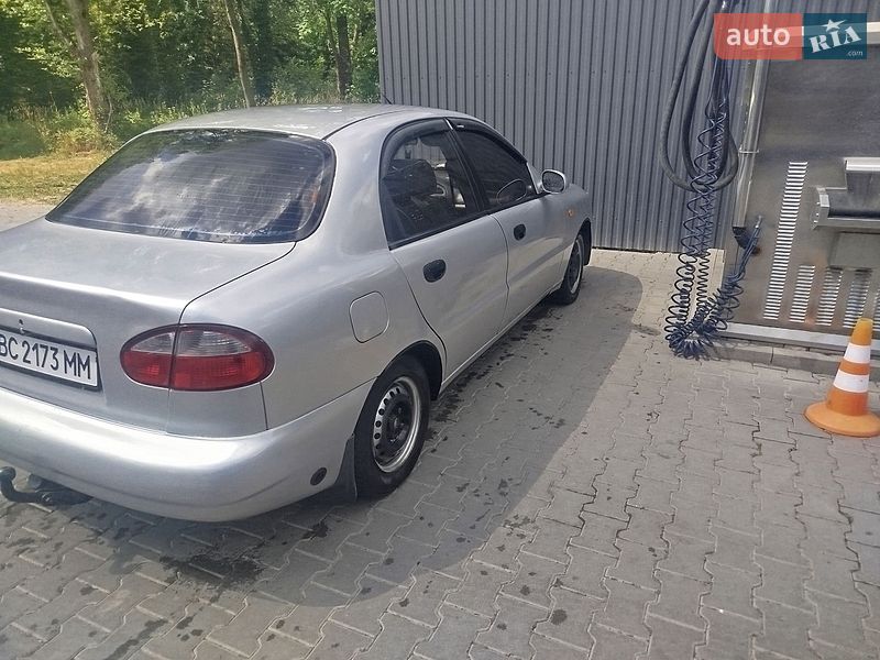 Седан Daewoo Lanos 2004 в Львові