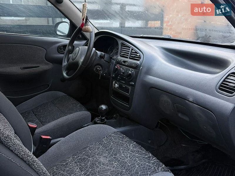 Седан Daewoo Lanos 2007 в Новгородці