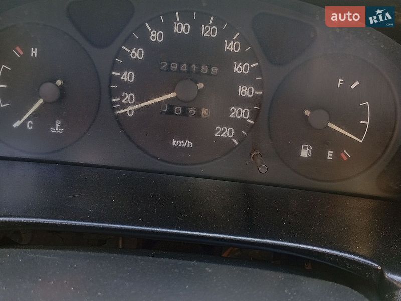 Седан Daewoo Lanos 2004 в Сарнах