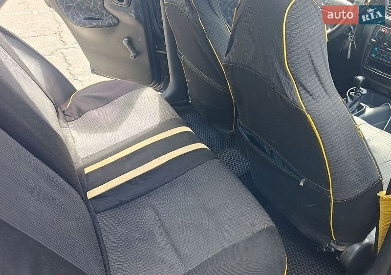Седан Daewoo Lanos 2004 в Кривом Роге