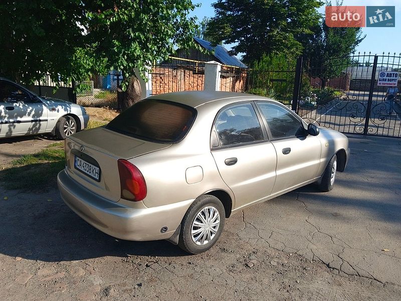 Седан Daewoo Lanos 2011 в Первомайську
