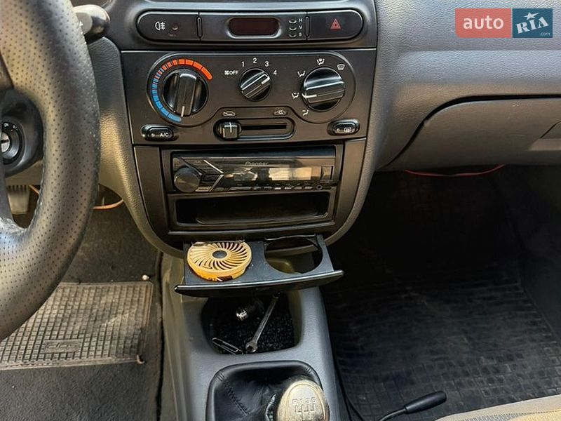 Седан Daewoo Lanos 2002 в Дніпрі