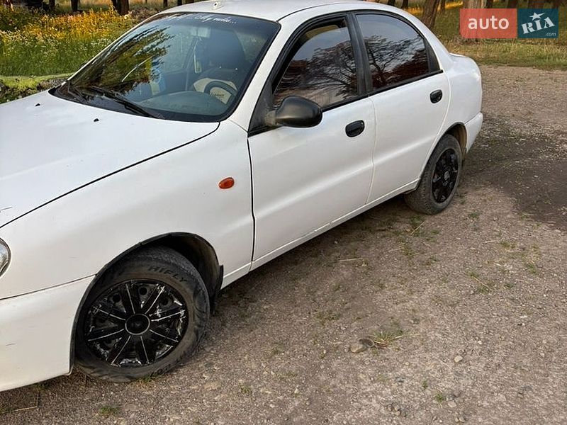 Седан Daewoo Lanos 2004 в Іваниківці