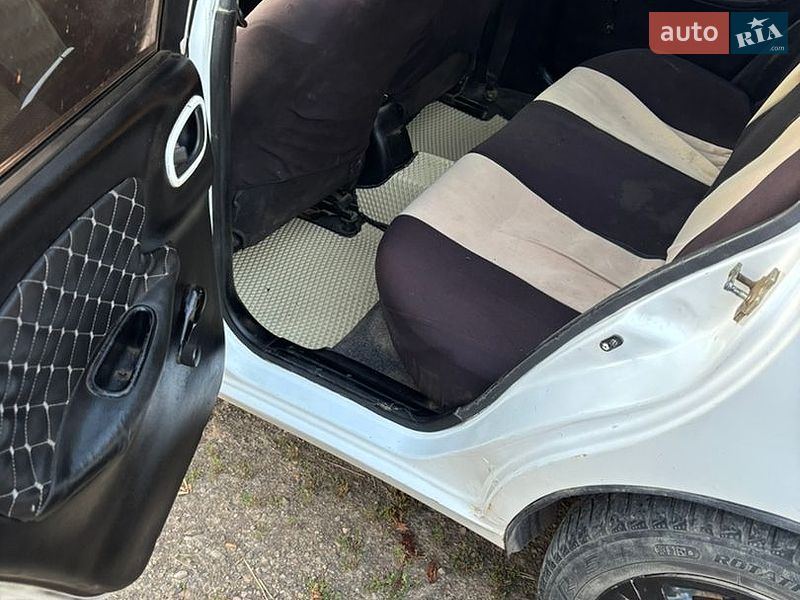 Седан Daewoo Lanos 2004 в Іваниківці