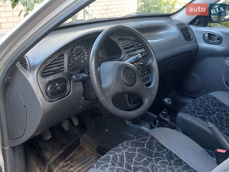 Хетчбек Daewoo Lanos 2003 в Дніпрі