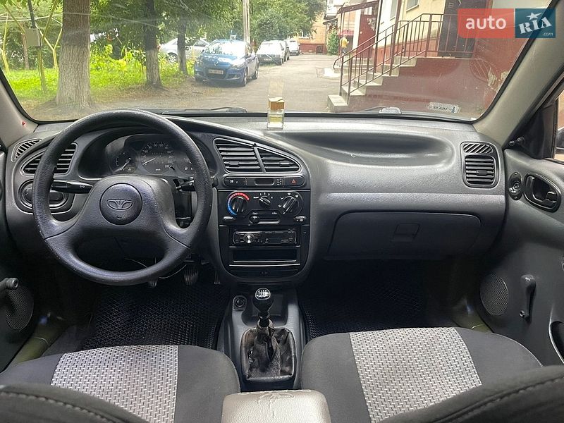 Седан Daewoo Lanos 2002 в Ровно