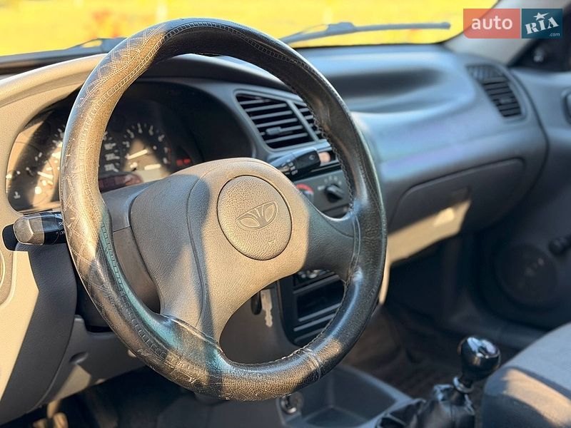 Седан Daewoo Lanos 2004 в Кривом Роге