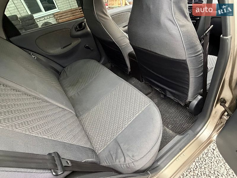 Седан Daewoo Lanos 2004 в Запоріжжі